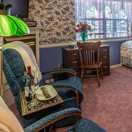 Apples Bed And Breakfast Inn ビッグ・ベアー・レイク エクステリア 写真