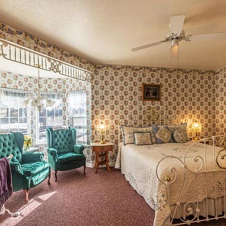 Apples Bed And Breakfast Inn ビッグ・ベアー・レイク エクステリア 写真
