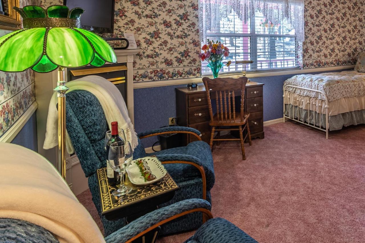 Apples Bed And Breakfast Inn ビッグ・ベアー・レイク エクステリア 写真