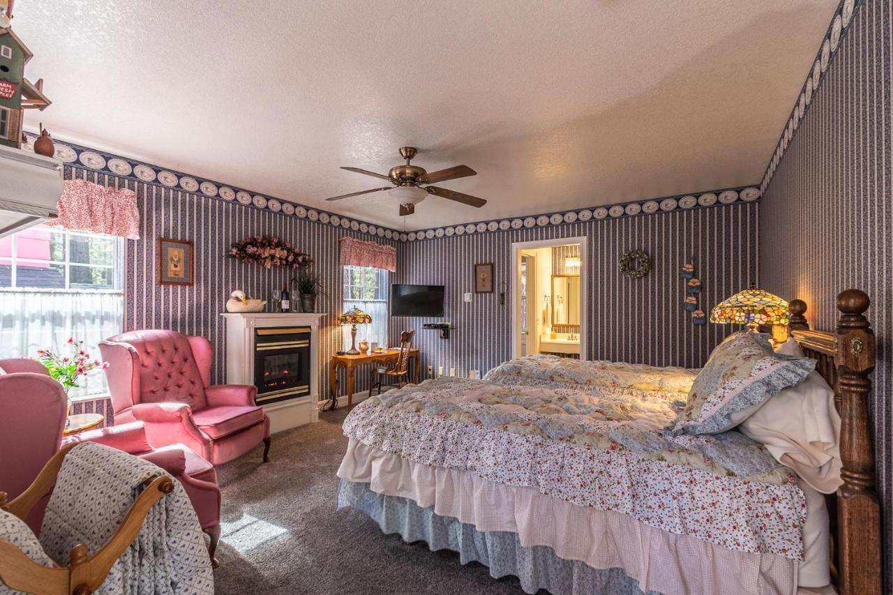 Apples Bed And Breakfast Inn ビッグ・ベアー・レイク エクステリア 写真