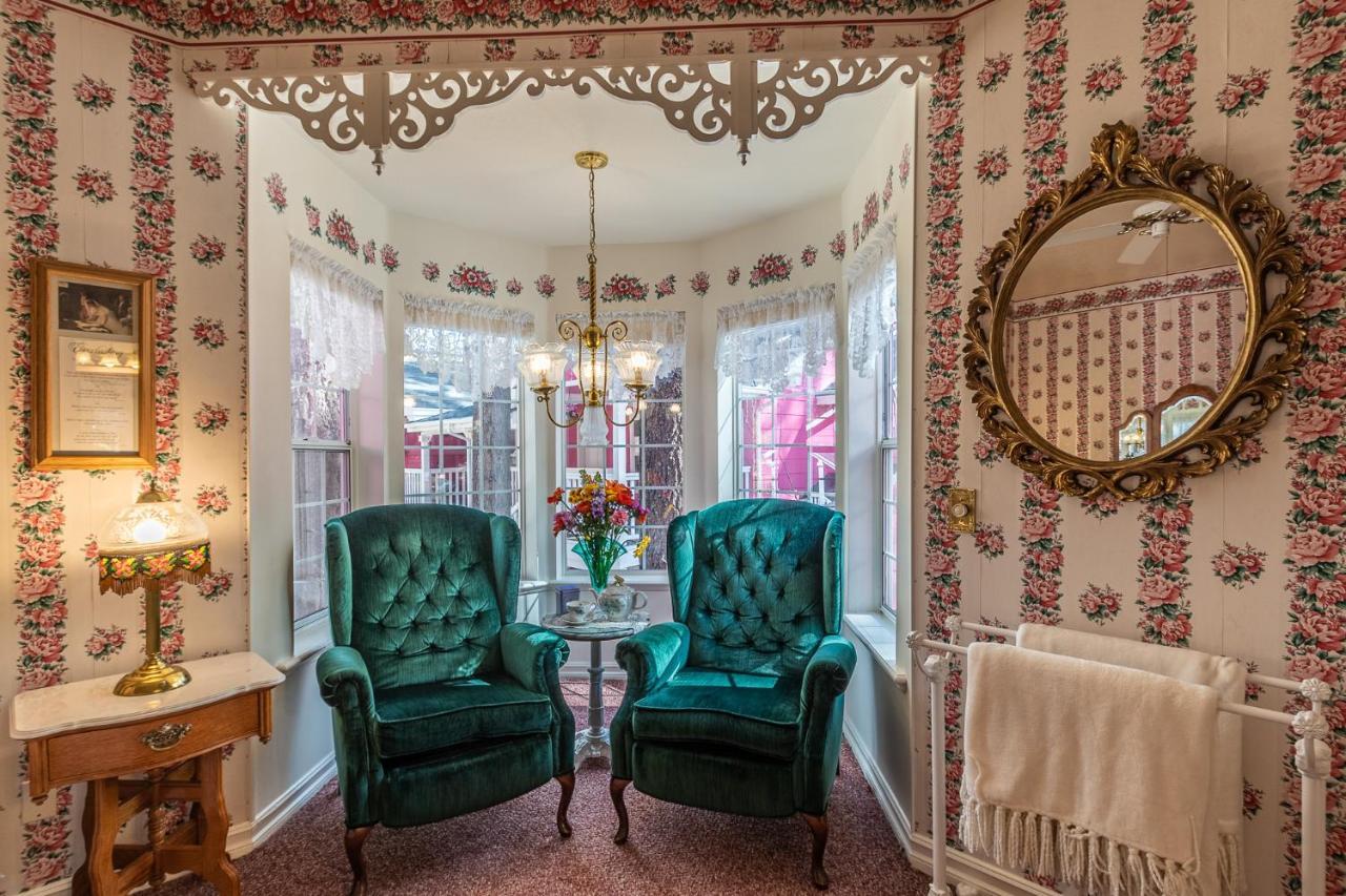Apples Bed And Breakfast Inn ビッグ・ベアー・レイク エクステリア 写真