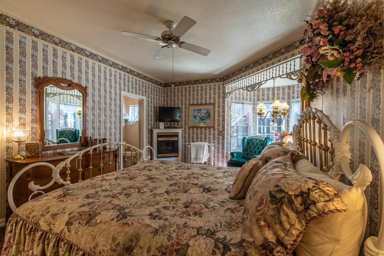 Apples Bed And Breakfast Inn ビッグ・ベアー・レイク エクステリア 写真