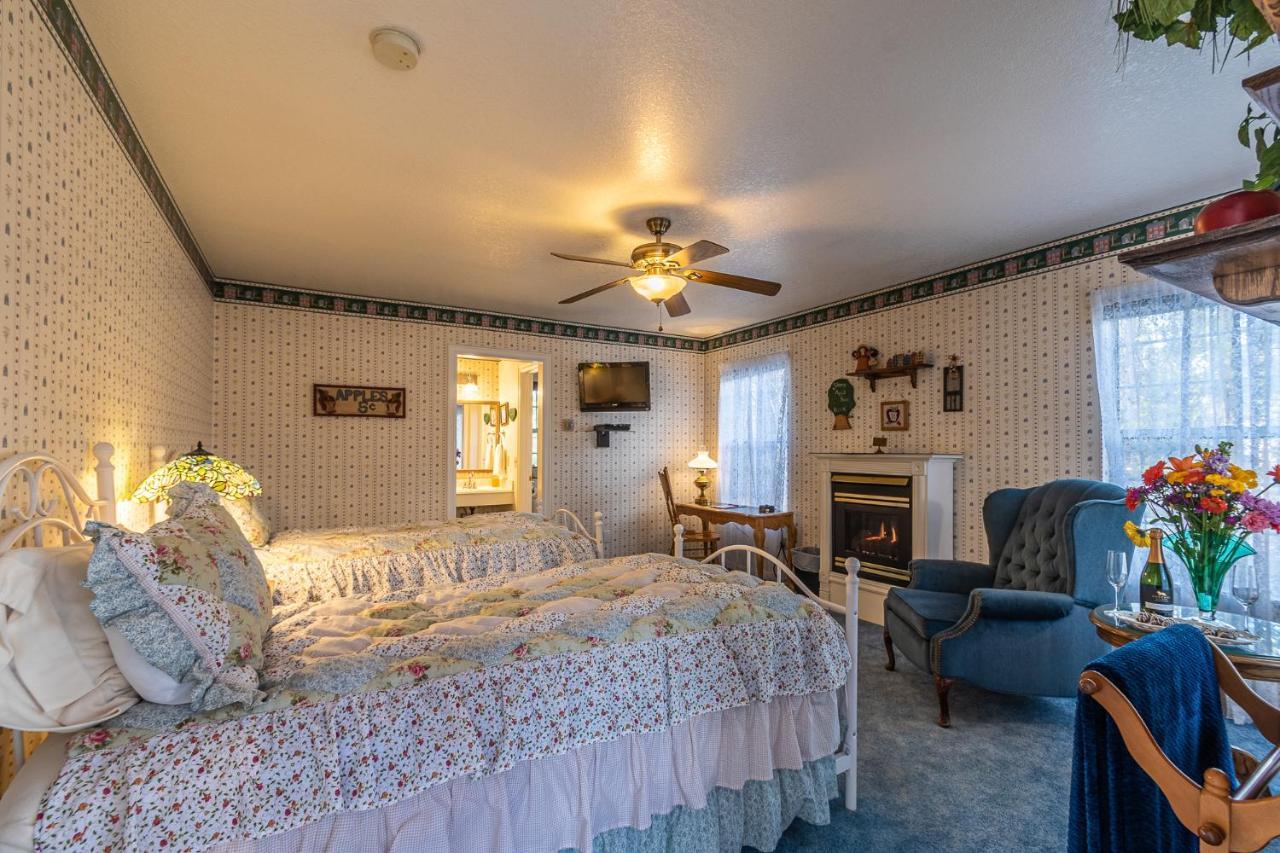 Apples Bed And Breakfast Inn ビッグ・ベアー・レイク エクステリア 写真