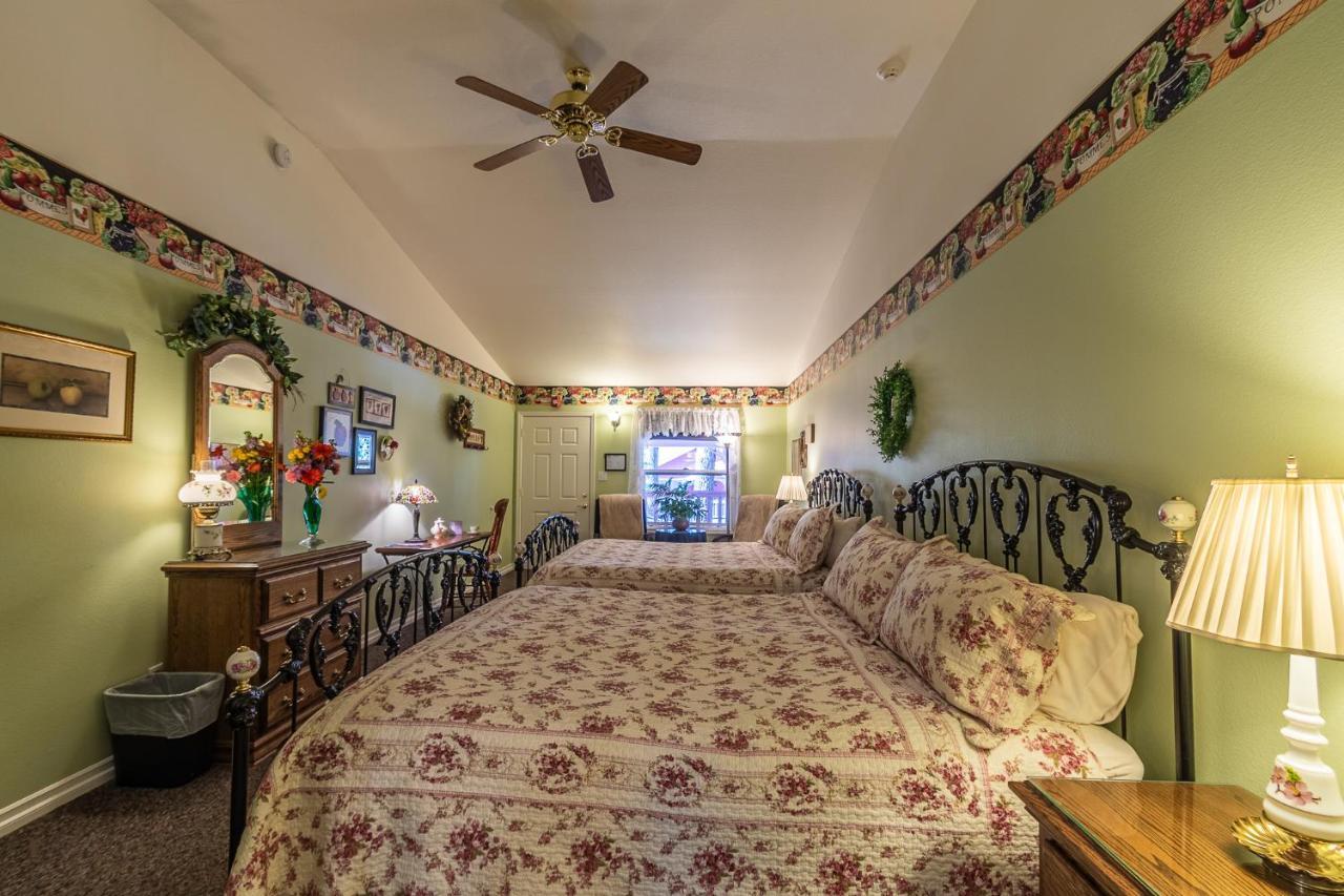 Apples Bed And Breakfast Inn ビッグ・ベアー・レイク エクステリア 写真