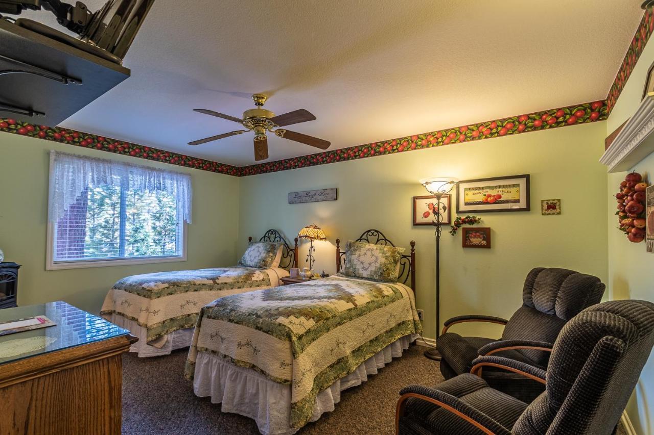 Apples Bed And Breakfast Inn ビッグ・ベアー・レイク エクステリア 写真