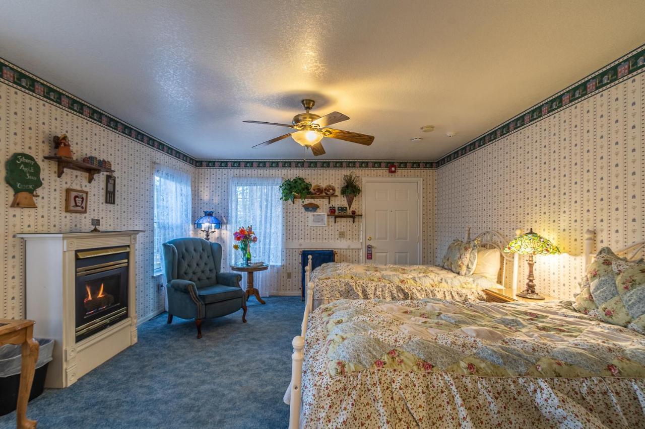 Apples Bed And Breakfast Inn ビッグ・ベアー・レイク エクステリア 写真