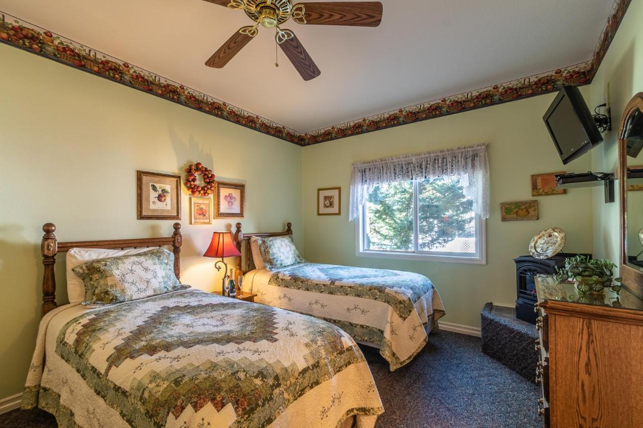 Apples Bed And Breakfast Inn ビッグ・ベアー・レイク エクステリア 写真