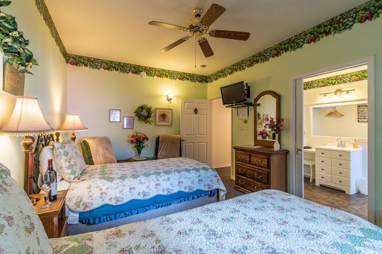 Apples Bed And Breakfast Inn ビッグ・ベアー・レイク エクステリア 写真