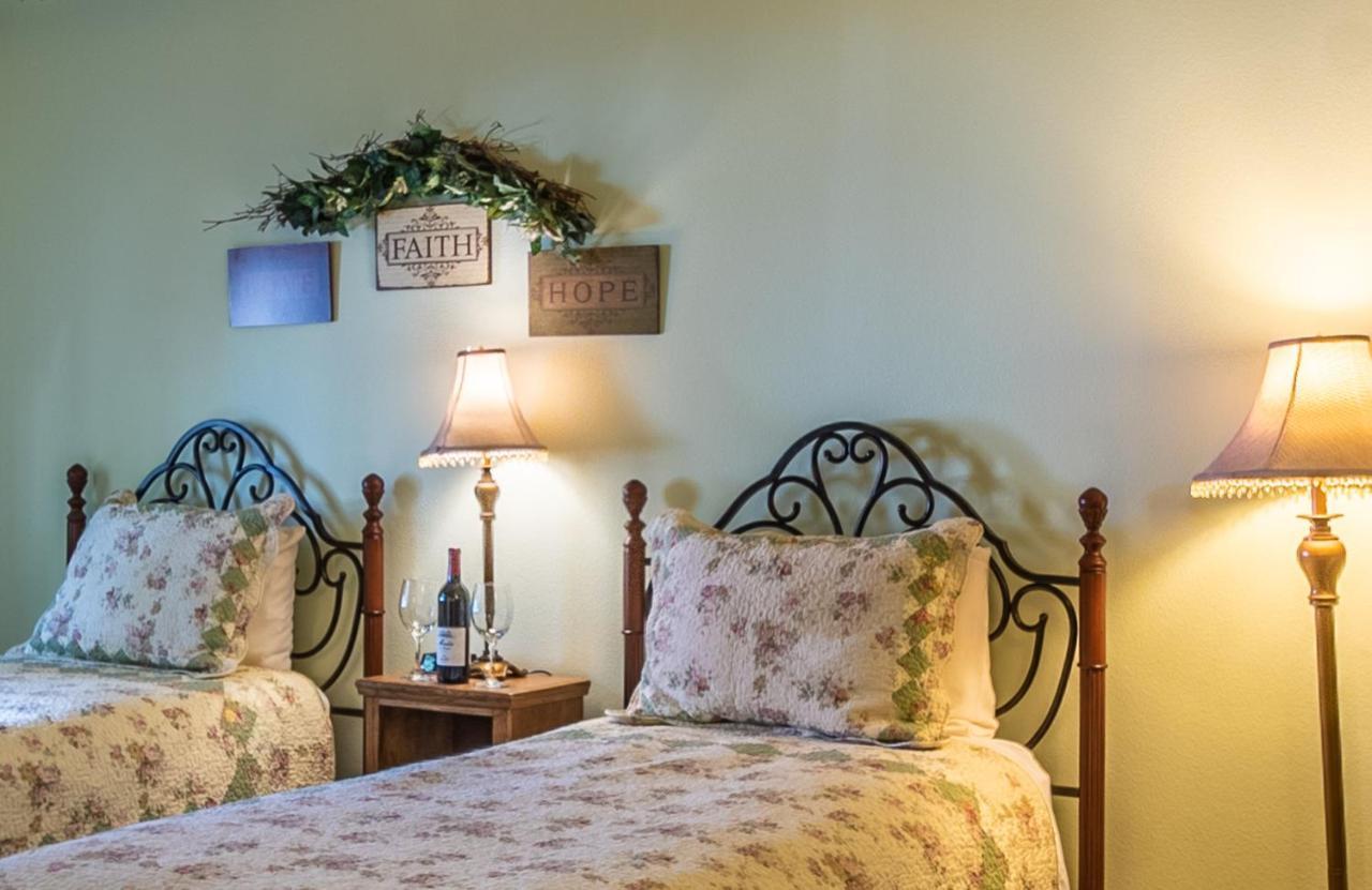 Apples Bed And Breakfast Inn ビッグ・ベアー・レイク エクステリア 写真