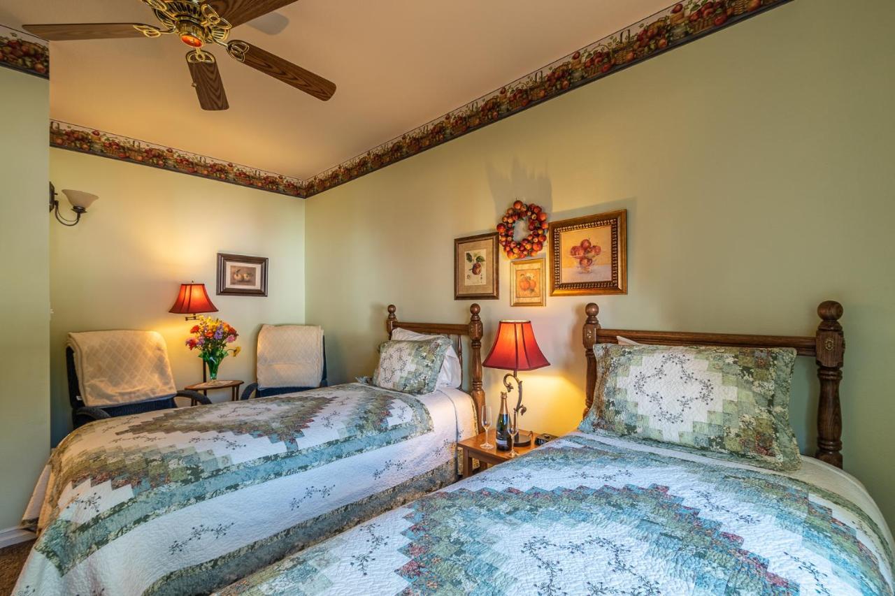 Apples Bed And Breakfast Inn ビッグ・ベアー・レイク エクステリア 写真